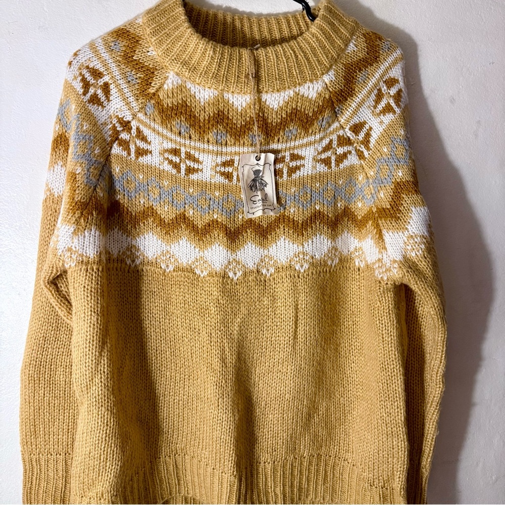 Easel LA Tan and White Knit Sweater NWT women’s medium